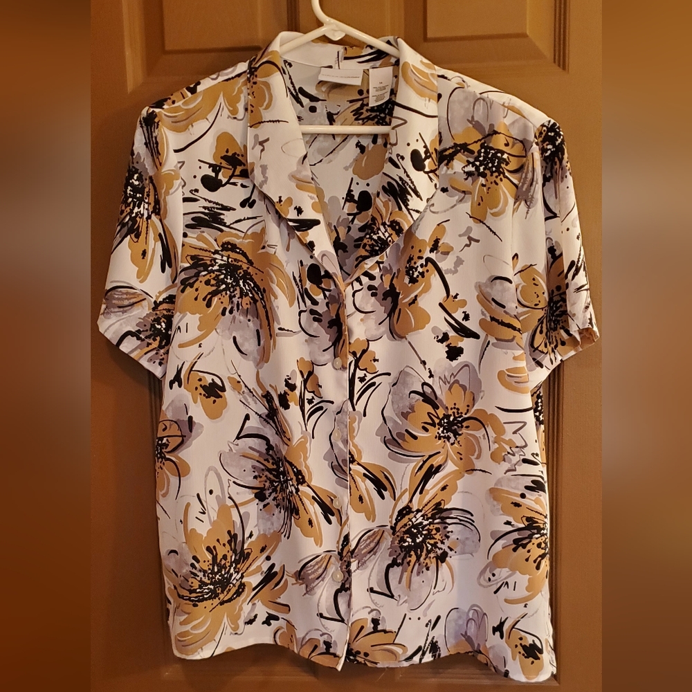 Alfred Dunner Button-up White and Tan Flowered Print Blouse.